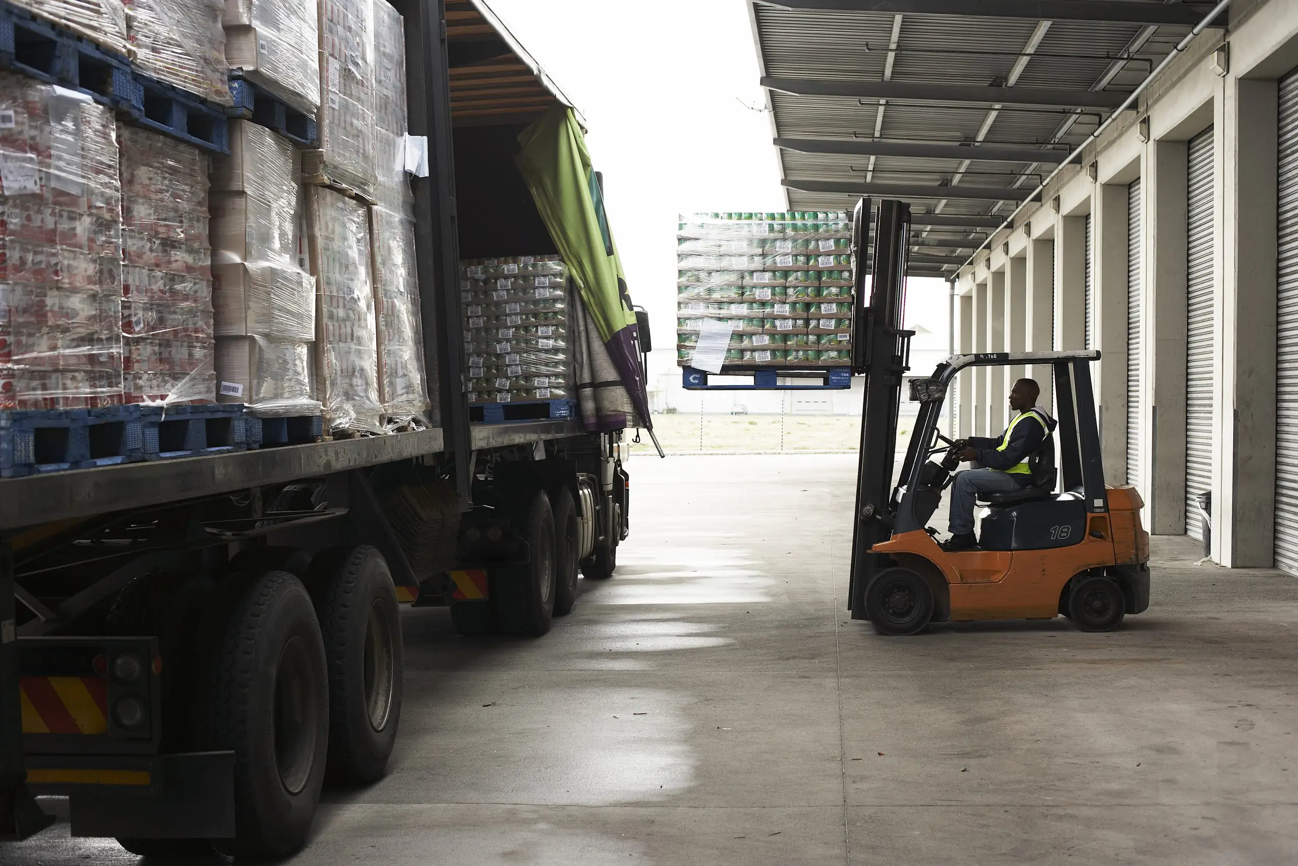 Cargas empresariais preparadas para transporte